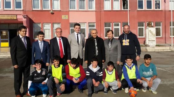İl Müdürümüz Sayın Nevzat TÜRKKAN Futsalda İl Birincisi Olan  Altınordu Merkez Ortaokulu  Öğretmen ve Öğrencilerini Ziyaret Etti.