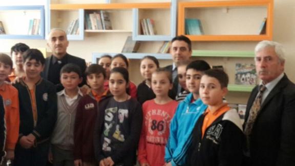 İl Müdürümüz Sayın Nevzat TÜRKKAN Karşıyaka İlkokulu-Ortaokulu Kütüphanesinde Öğrencilerle Biraraya Gelerek Motivasyon Eğitimi Yaptı.