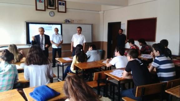 Müdürümüz Sayın Nevzat TÜRKKAN Atatürk Anadolu Lisesinde Üniversiteye Hazırlık Kurslarına Katılarak Öğrencilere Başarılar Diledi.