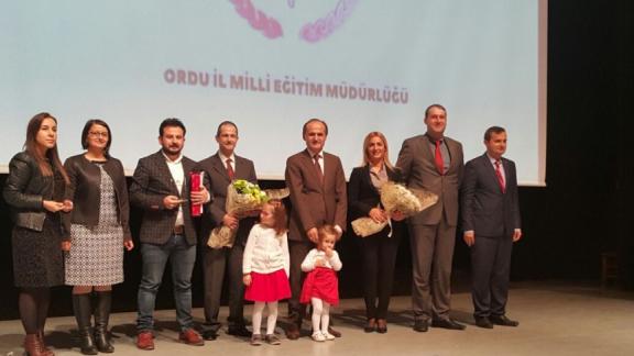 Müdürlüğümüz ile Anadolu Vakfı arasında imzalanan protokol kapsamında "Sosyal Girişimcilik Proje Ödül Töreni"  yapılarak sonrasında öğretmenlerimize ödülleri verildi.