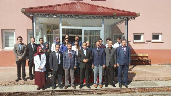 Millî Eğitim Müdürümüz Dr. Şaban Karataş okul-kurum müdürleri ile toplantılara Gölköy ilçesinde devam etti.