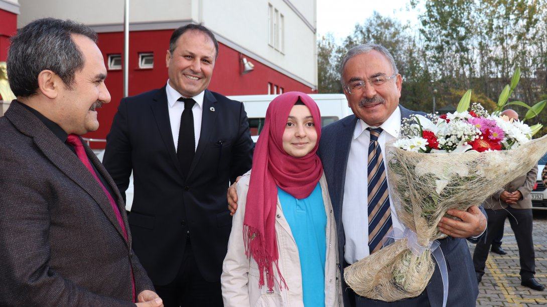 Ordu Büyükşehir Belediye Başkanı Dr. Mehmet Hilmi Güler, Okul Ziyaretlerinde Bulundu