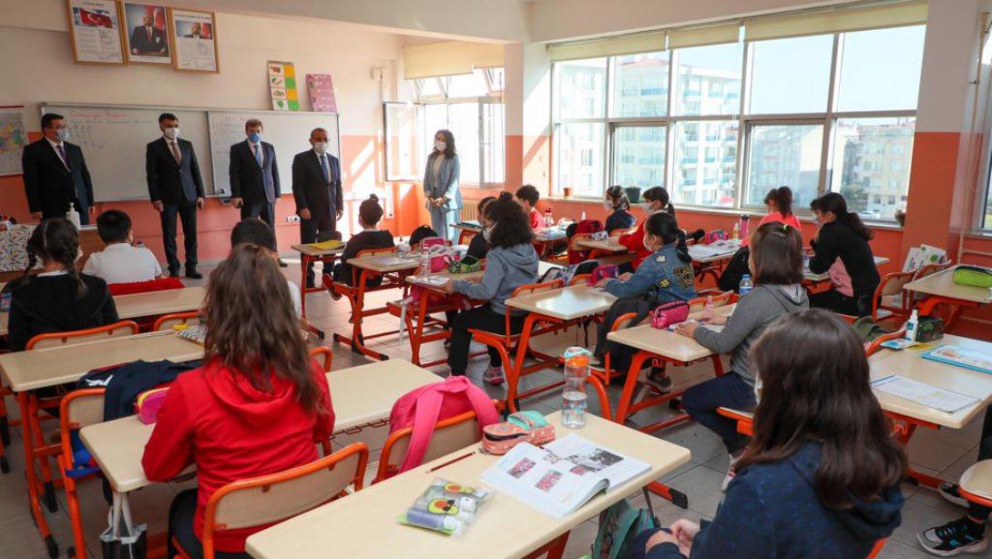 Valimiz Sayın Tuncay Sonel, Durugöl Şehit Bayram Gümüş İlkokulu'nu Ziyaret Etti
