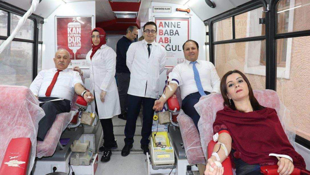 İl Millî Eğitim Müdürümüz Kutlu Tekin BAŞ, Kan Bağışı Kampanyasına Destek Verdi