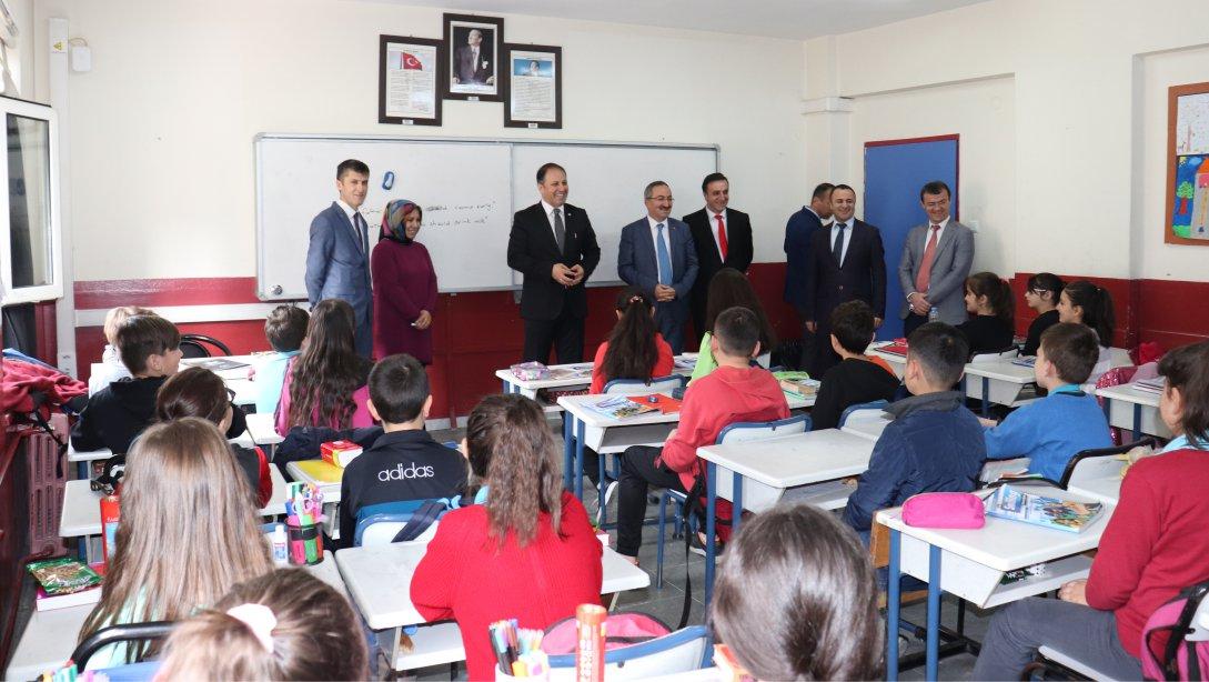 İl Millî Eğitim Müdürümüz Kutlu Tekin BAŞ, Aybastı'da Öğretmen ve Öğrencilerle Buluştu