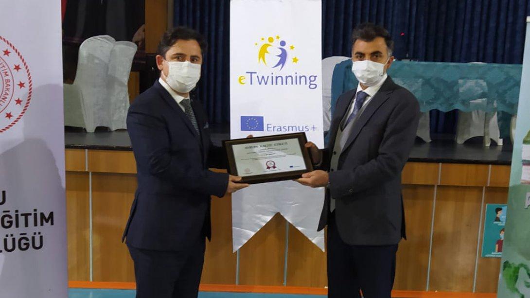 Ünye'de E-Twinning Projesi Yapan İdareci ve Öğretmenlere Belgeleri Takdim Edildi