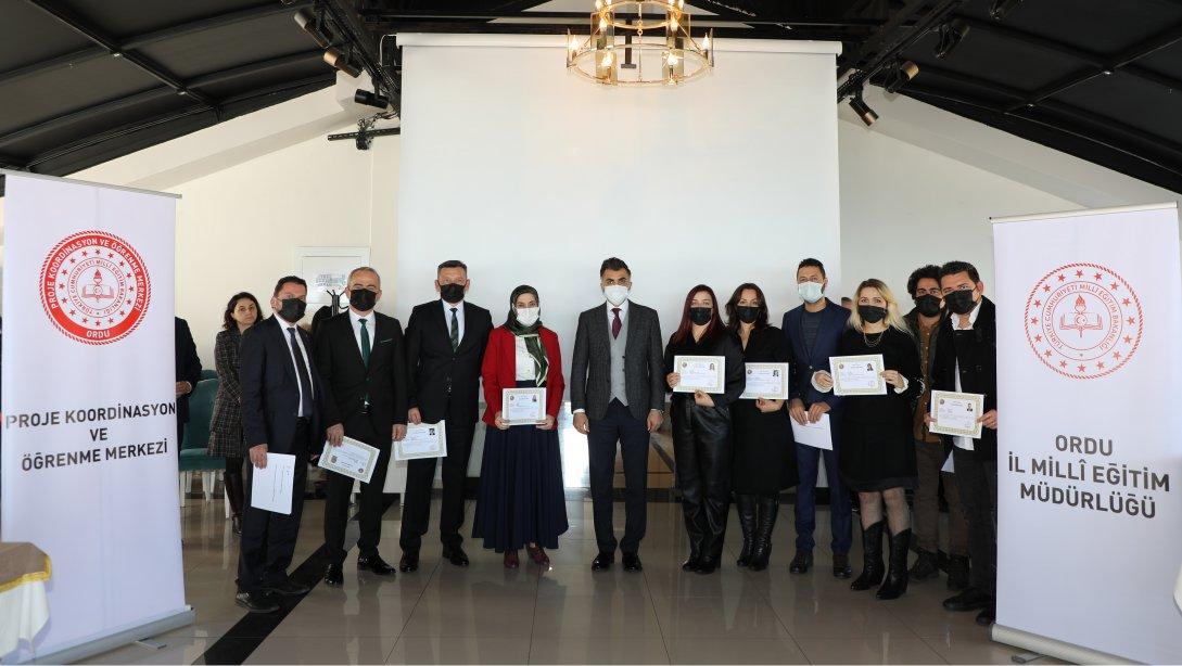Müdürümüz Vargeloğlu, Belge Takdim Töreninde Öğretmenlerle Buluştu