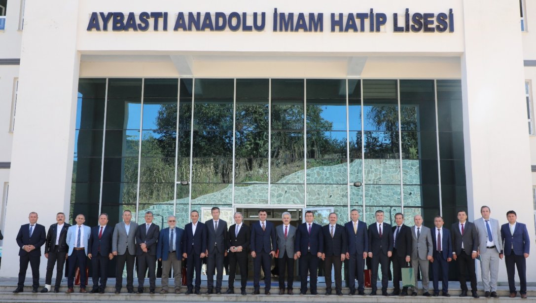 Aybastı'da İlçe Millî Eğitim Müdürleri ile Değerlendirme Toplantısı Düzenlendi